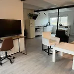 Private Apartment *